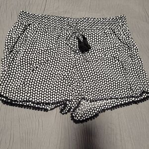 a.n.a Women's Black and White Patterned Shorts